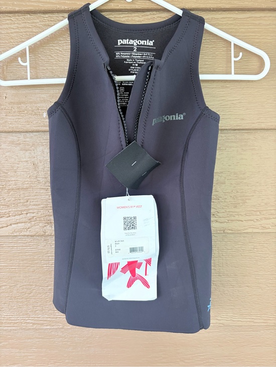 Patagonia Other - Patagonia NWT Woman’s R1 Vest in Black -Sz  2 (65-75 Degree Water)